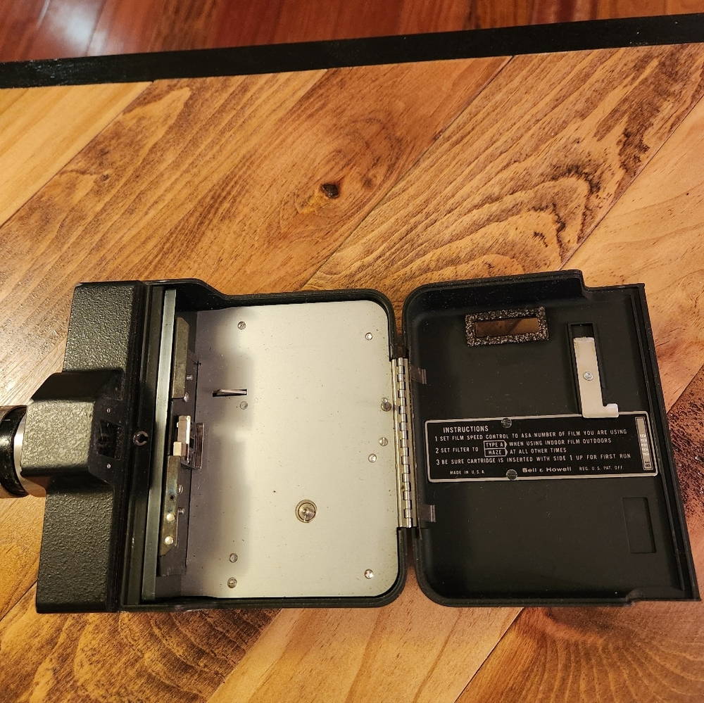 Vintage Bell & Howell Zoom Reflex Autoload 8mm Movie Camera Not Tested - Picture 4 of 5